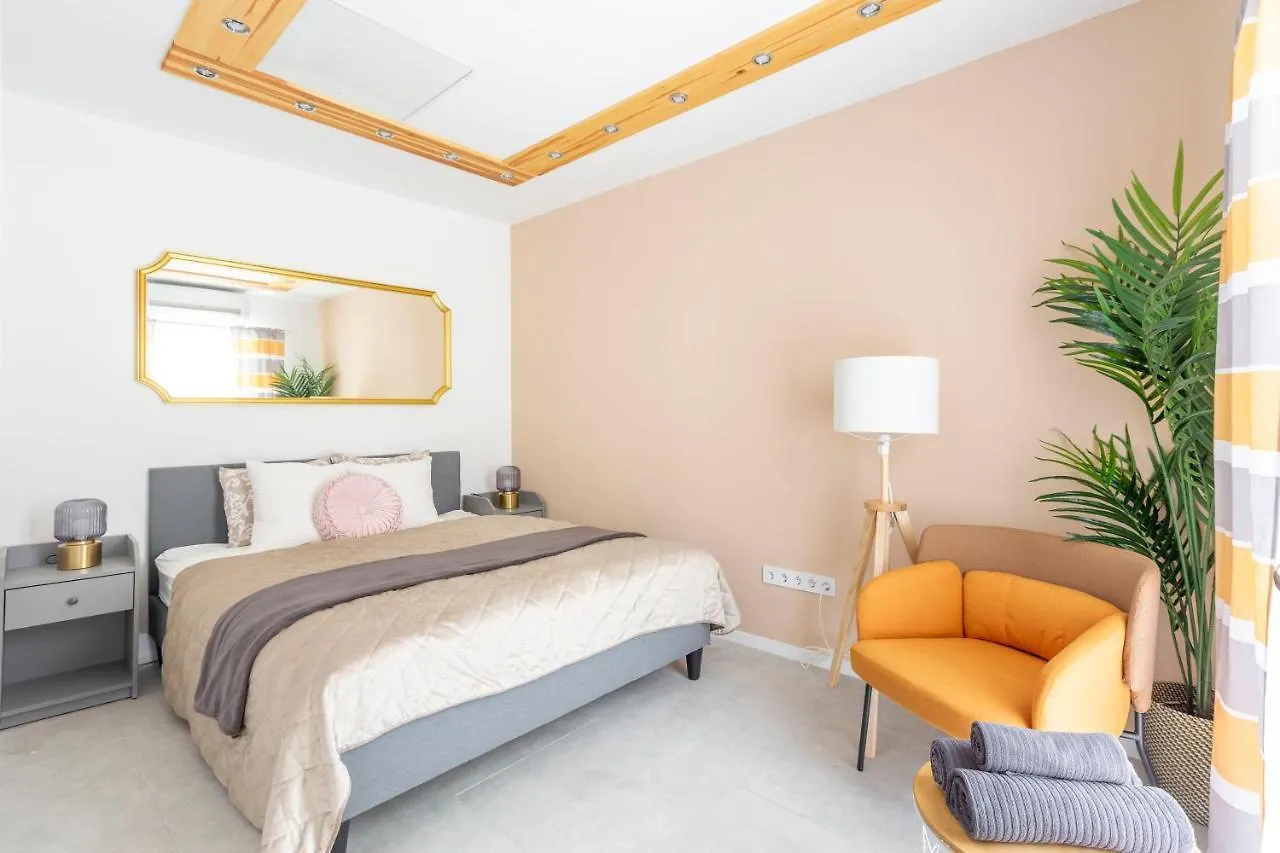 Unique Central 3 Floor Home With 4Bdrm, 3Bthrm Budapest