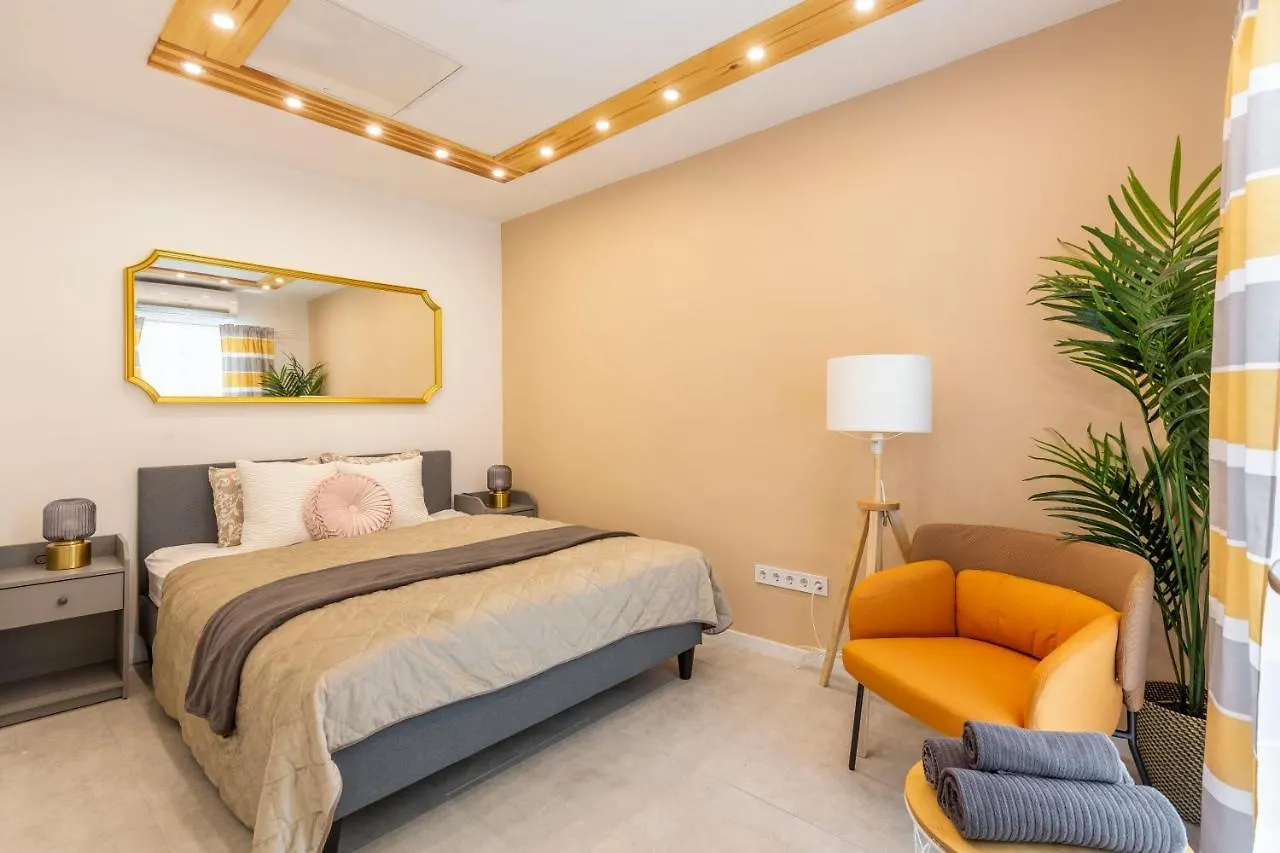 Unique Central 3 Floor Home With 4Bdrm, 3Bthrm Budapest 0*,  Hungary
