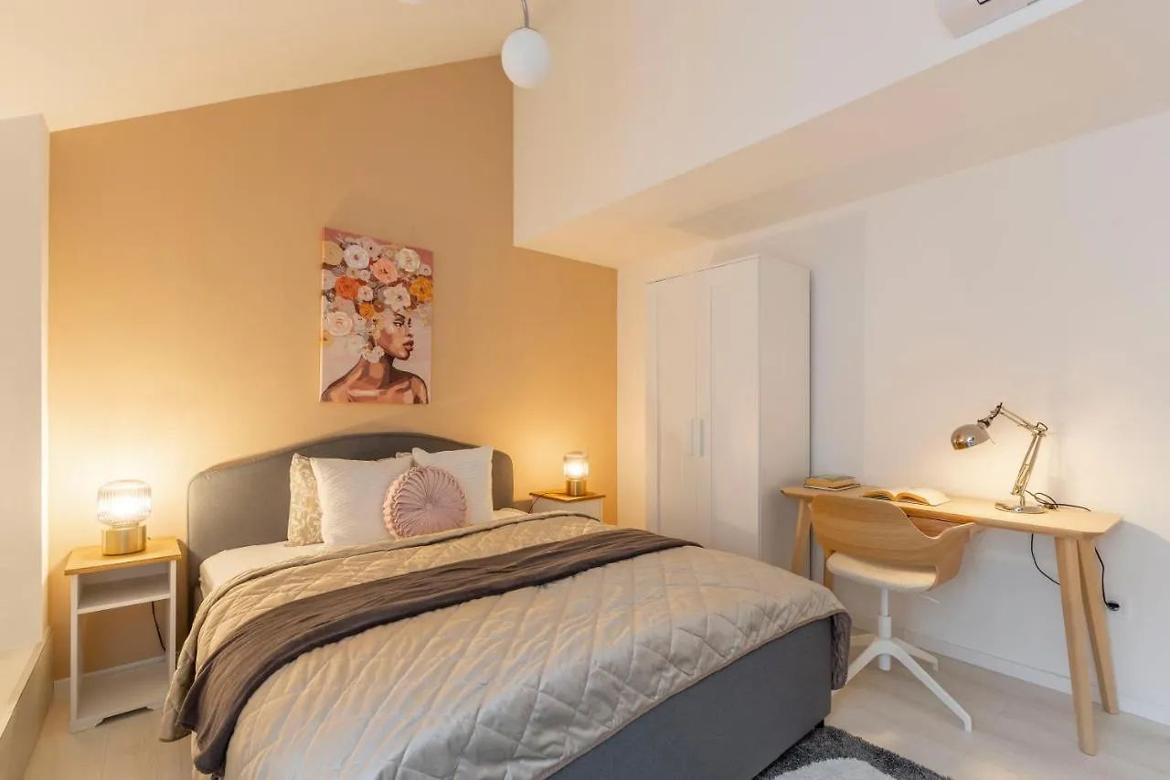 Unique Central 3 Floor Home With 4Bdrm, 3Bthrm Budapest Apartment