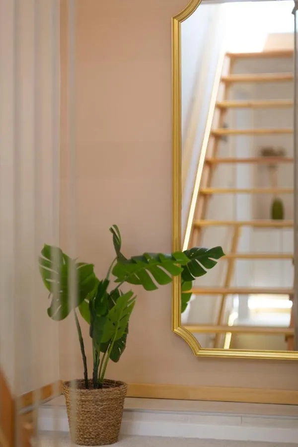 Unique Central 3 Floor Home With 4Bdrm, 3Bthrm Budapest 0*,