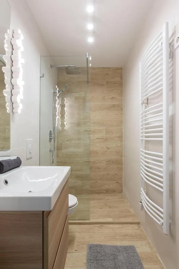 Apartment Unique Central 3 Floor Home With 4Bdrm, 3Bthrm Budapest